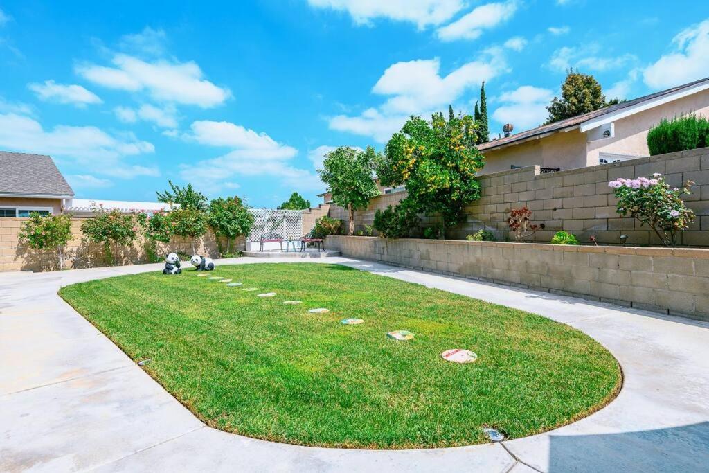 La Sunny House Beautiful Yard 7 Rooms 4 Bathrooms Near Disneyland & Hollywood & Downtown Хасиенда-Хайтс Экстерьер фото